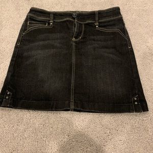 Brand: White House Black Market Size: 2